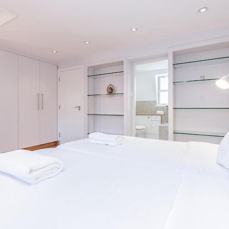 Beautiful 1 Bedroom Apartment In Victoria ロンドン エクステリア 写真