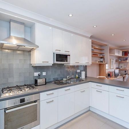 Beautiful 1 Bedroom Apartment In Victoria ロンドン エクステリア 写真