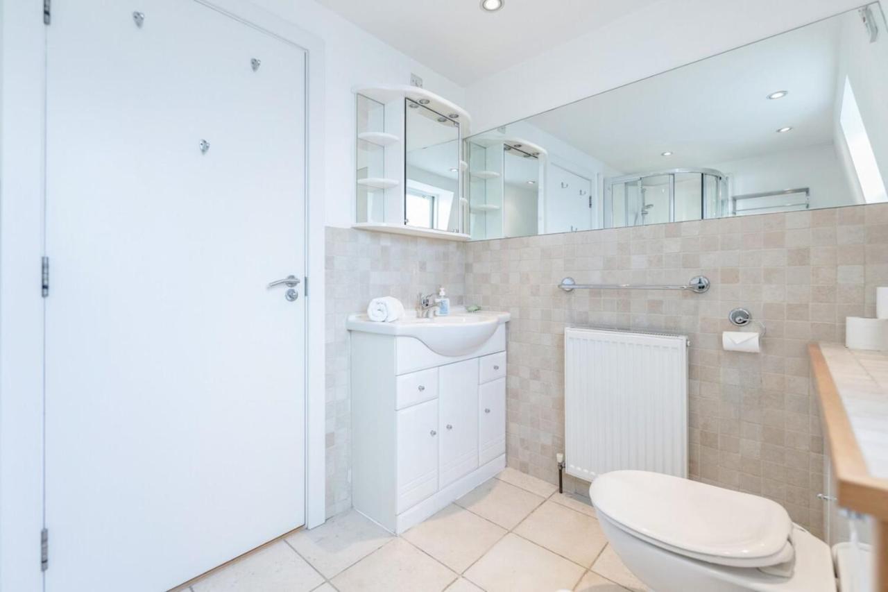 Beautiful 1 Bedroom Apartment In Victoria ロンドン エクステリア 写真
