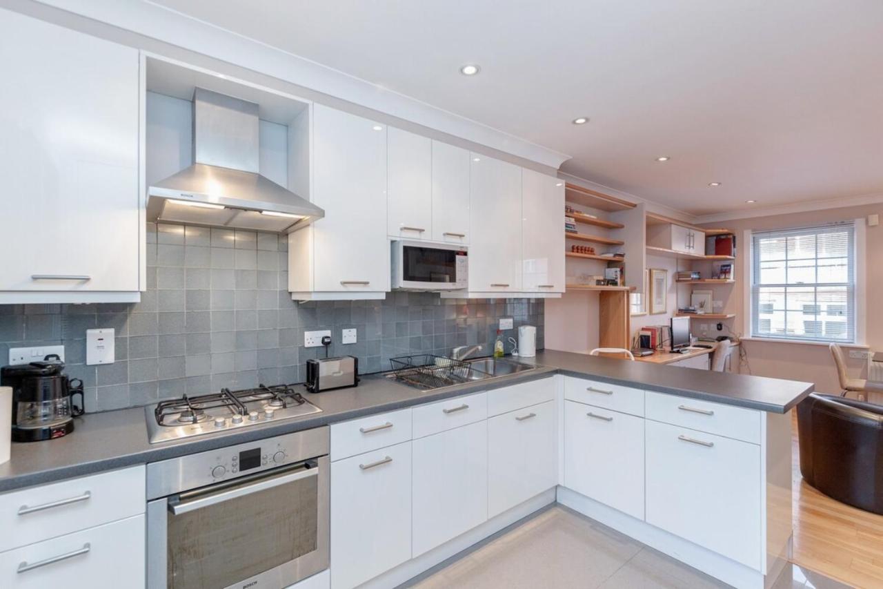 Beautiful 1 Bedroom Apartment In Victoria ロンドン エクステリア 写真