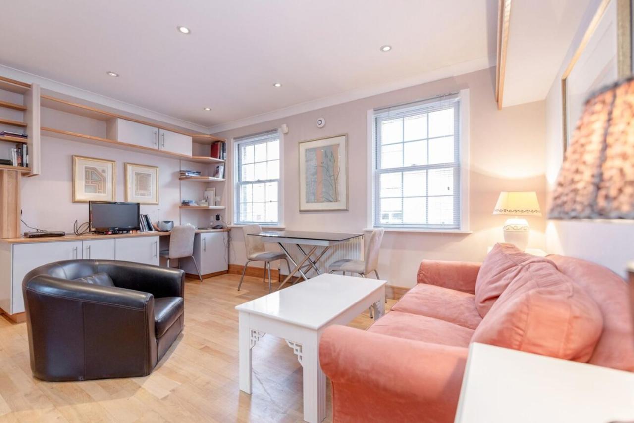 Beautiful 1 Bedroom Apartment In Victoria ロンドン エクステリア 写真