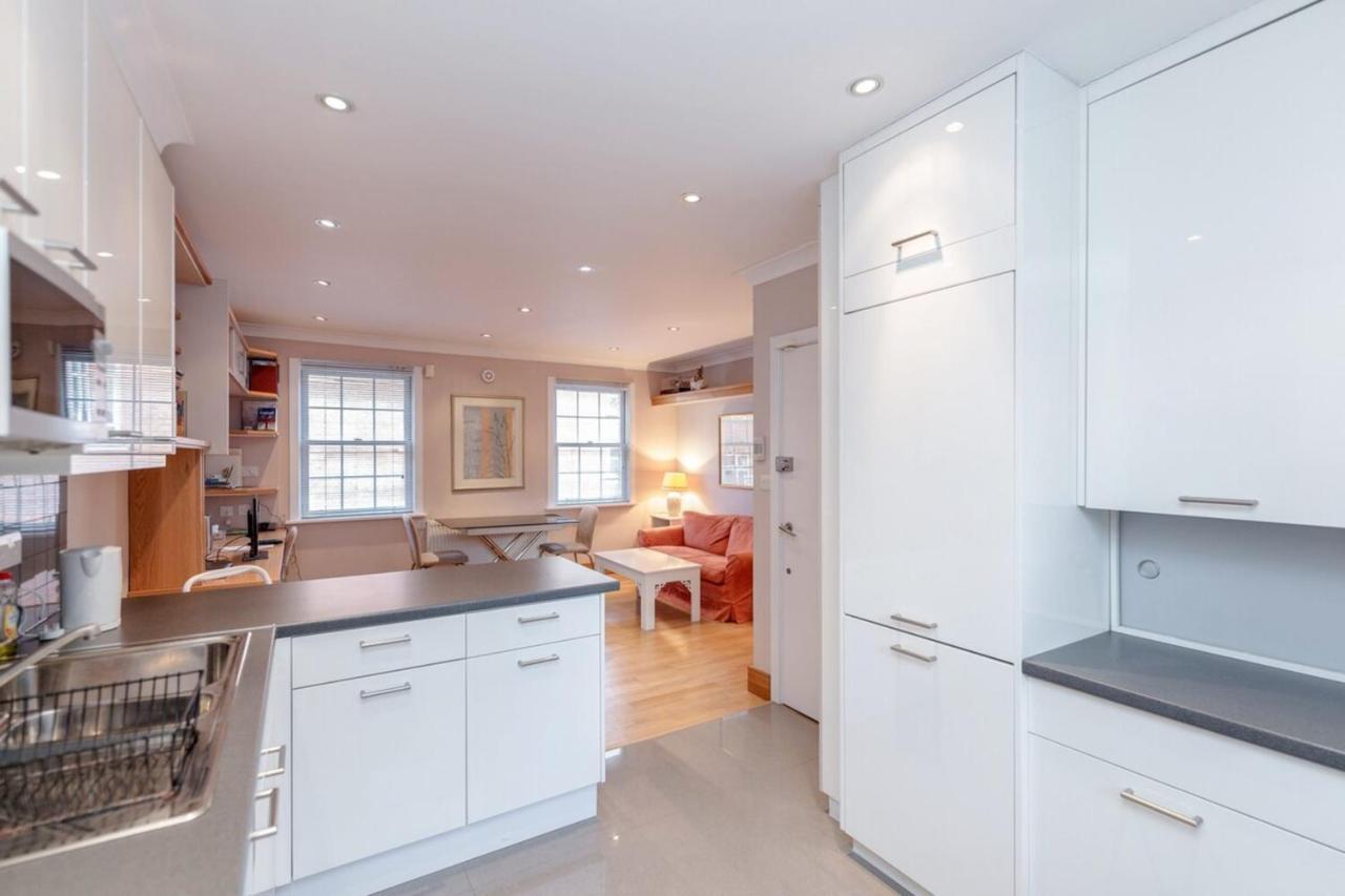 Beautiful 1 Bedroom Apartment In Victoria ロンドン エクステリア 写真