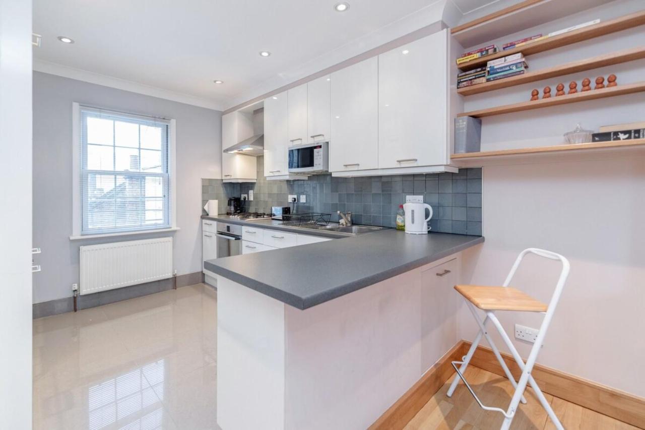 Beautiful 1 Bedroom Apartment In Victoria ロンドン エクステリア 写真