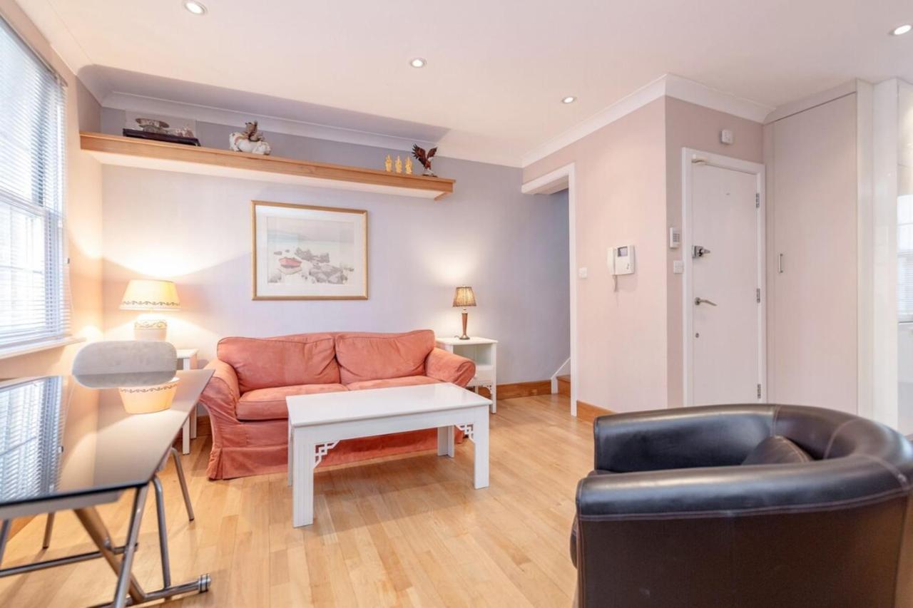 Beautiful 1 Bedroom Apartment In Victoria ロンドン エクステリア 写真